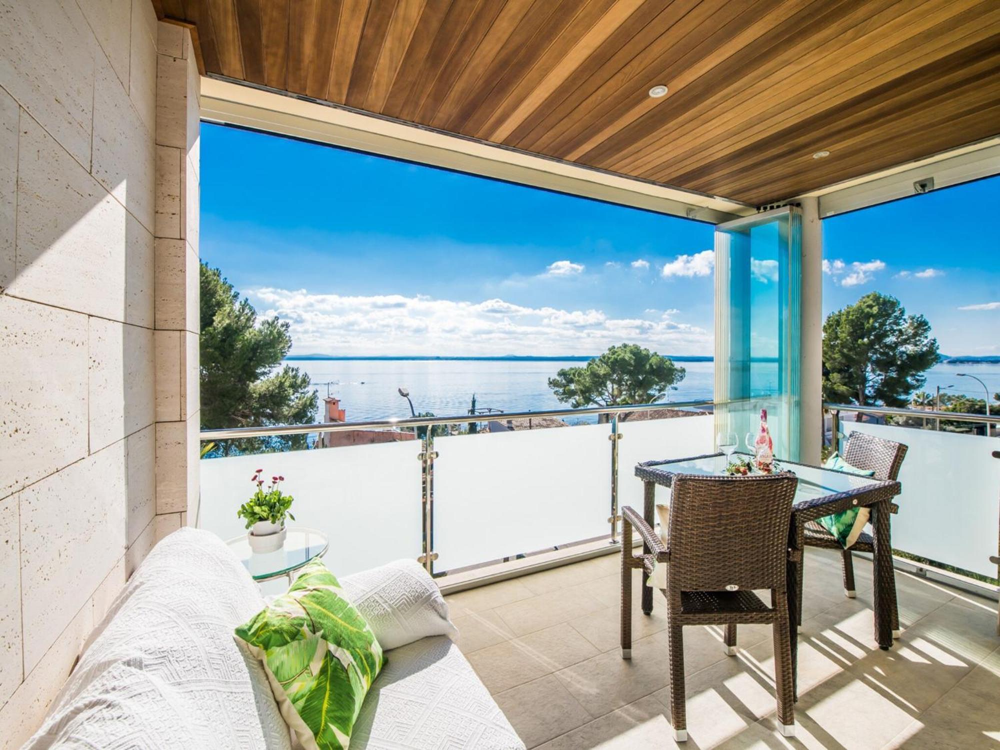 Ferienhaus Stunning With Private Terrace