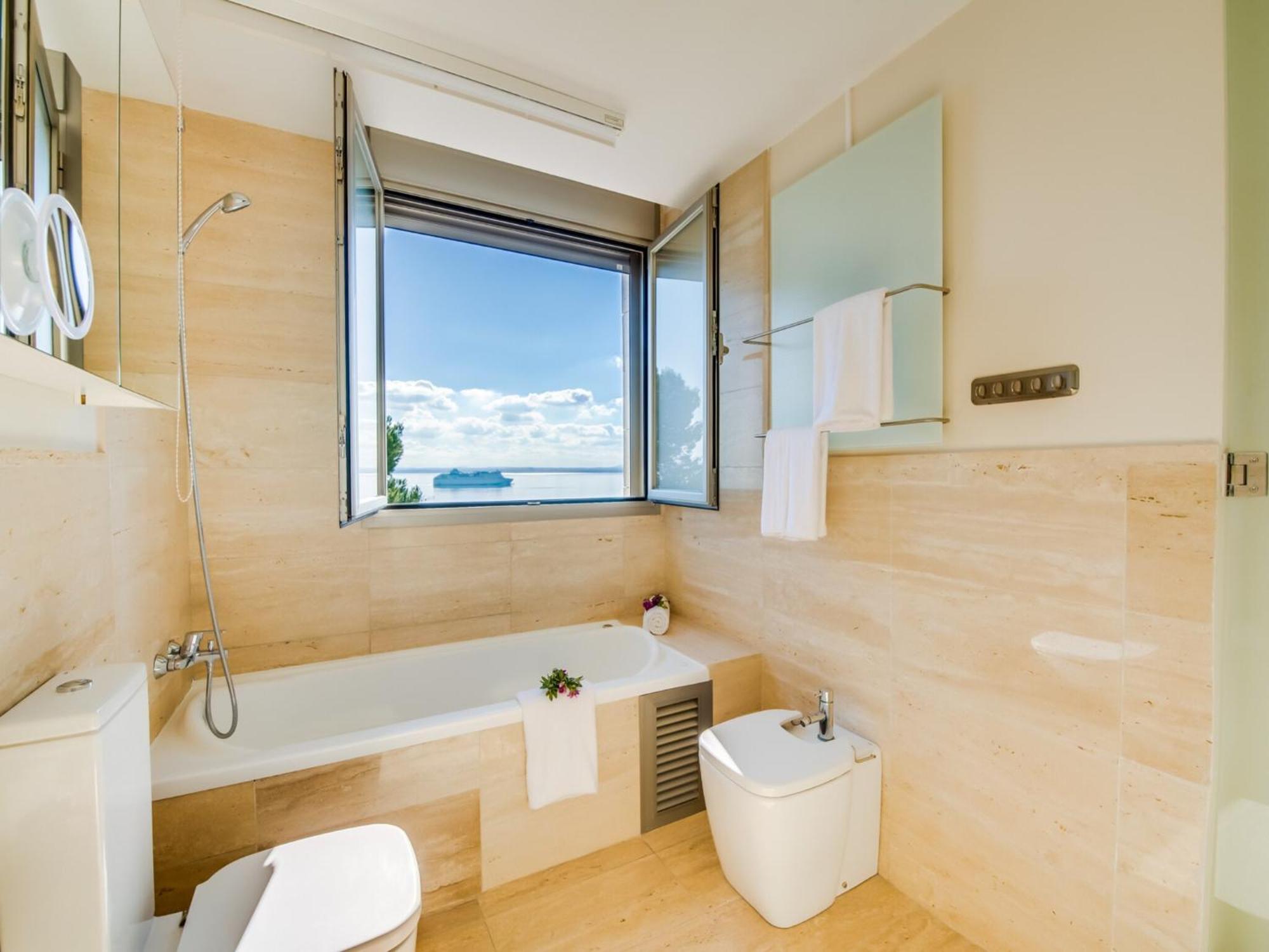 Ferienhaus Stunning With Private Terrace