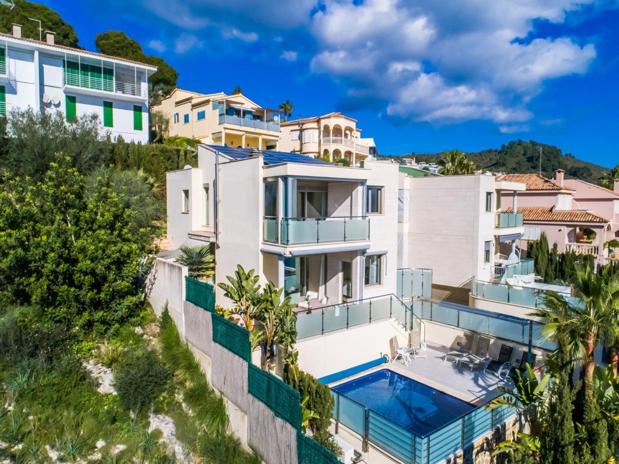 Stunning With Private Terrace Ferienhaus