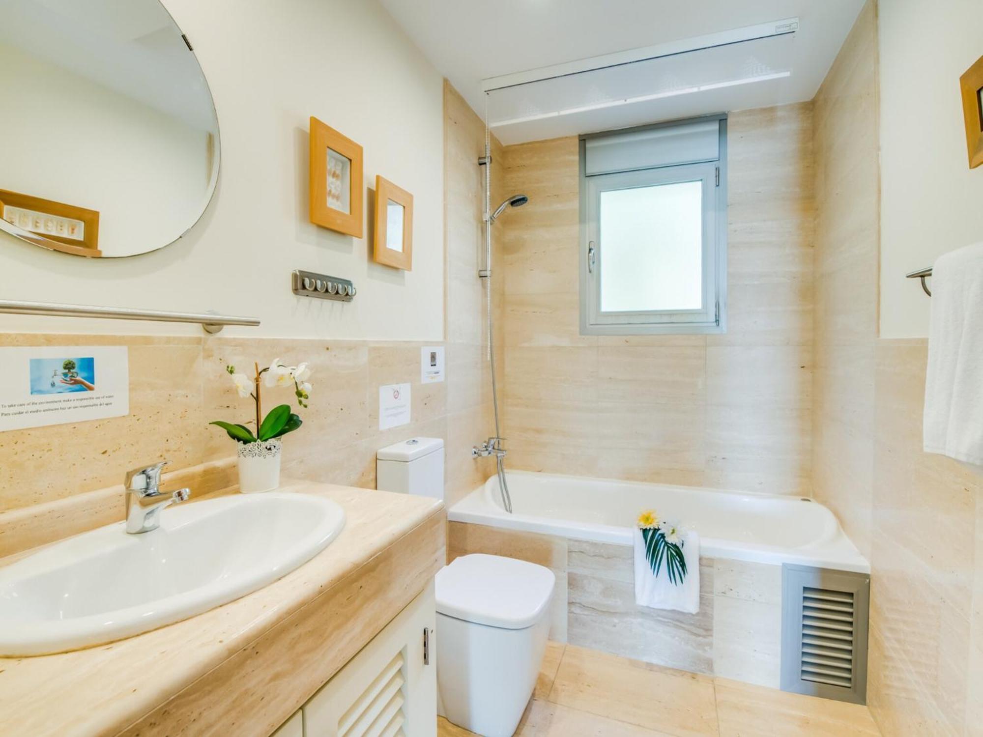 Stunning With Private Terrace Ferienhaus Alcanada