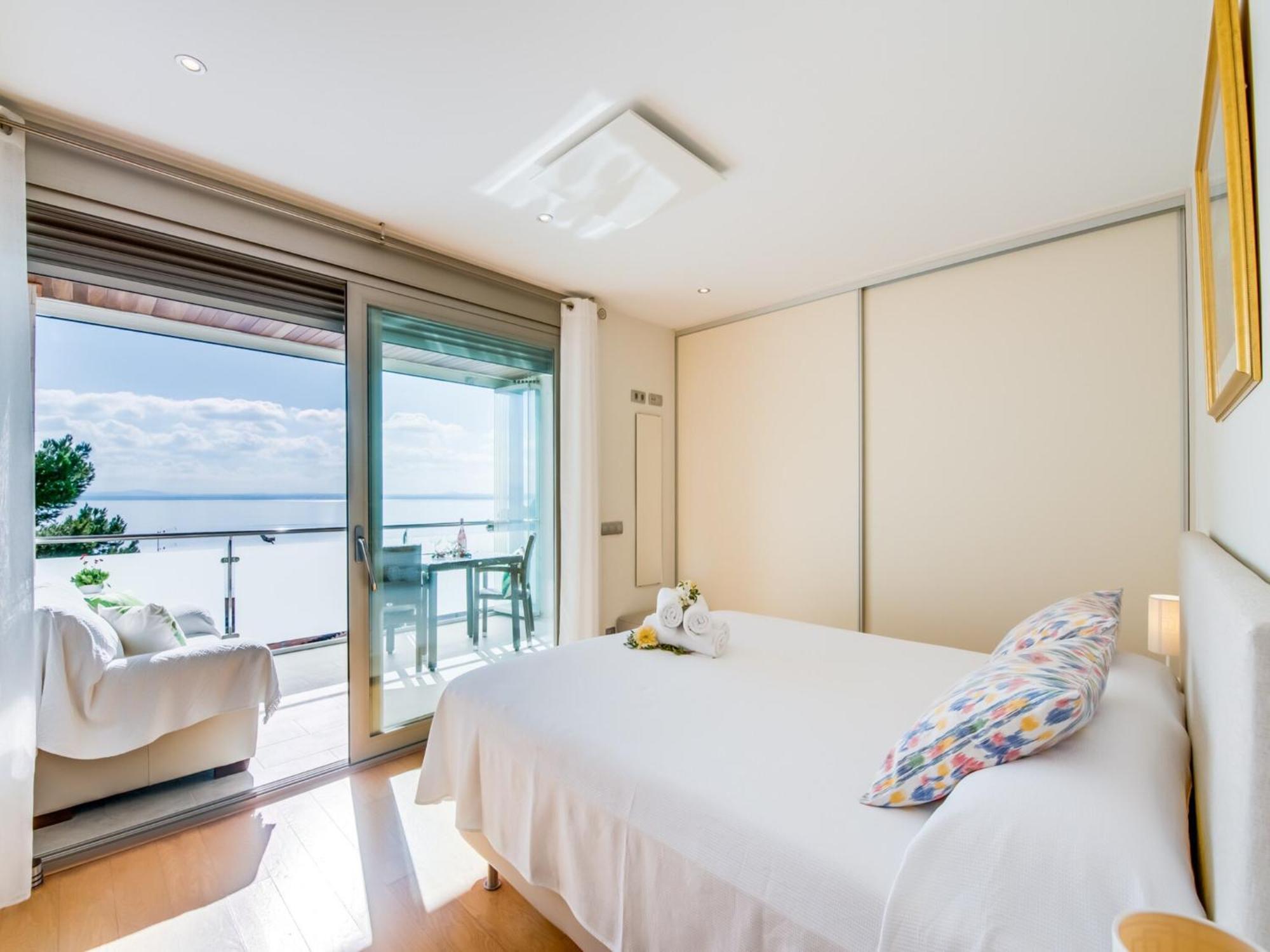 Ferienhaus Stunning With Private Terrace Alcanada